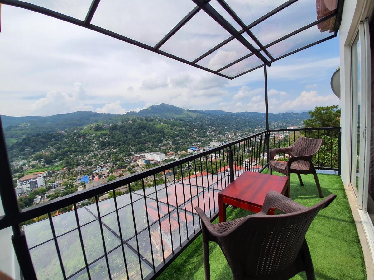 The SkyDeck Kandy Exterior foto