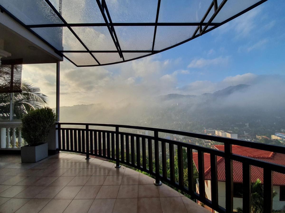 The SkyDeck Kandy Exterior foto