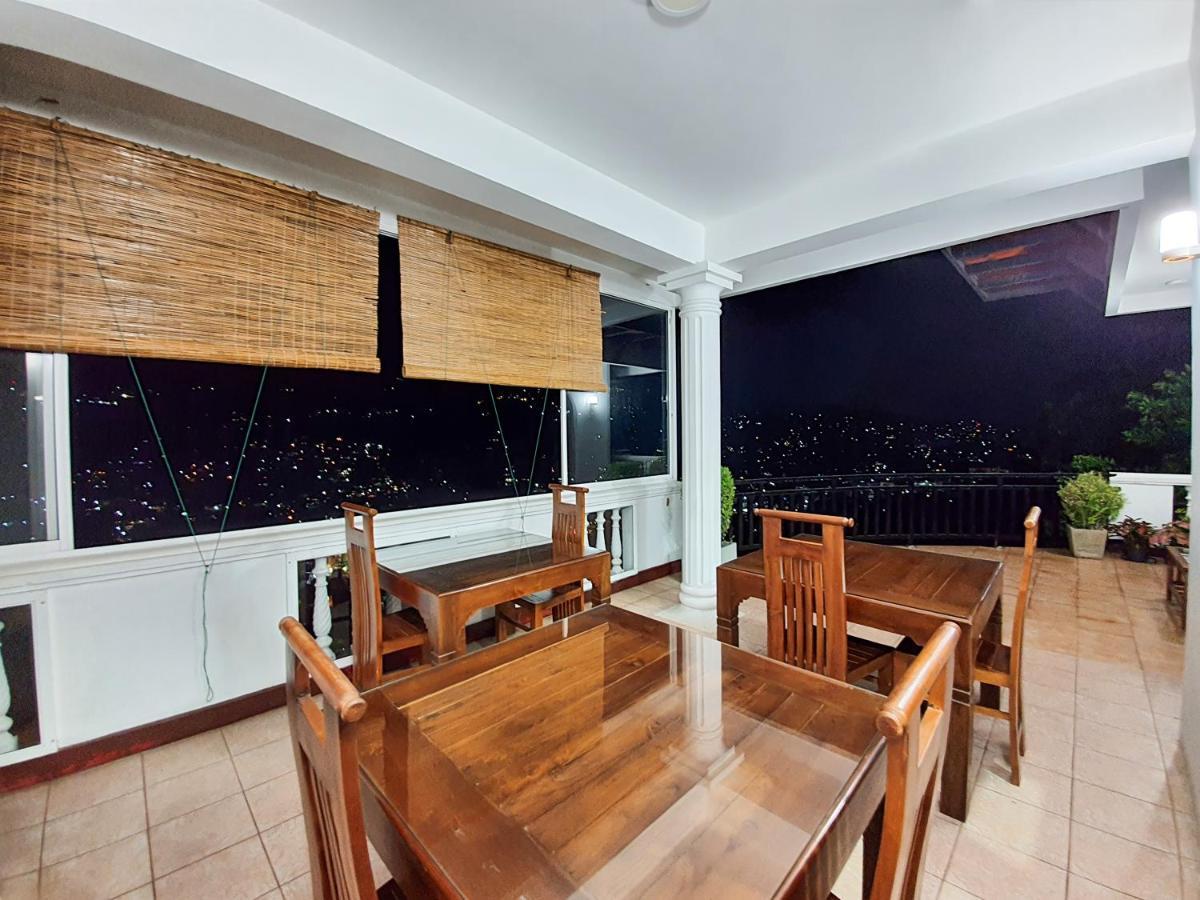 The SkyDeck Kandy Exterior foto