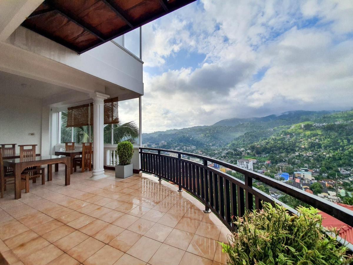 The SkyDeck Kandy Exterior foto