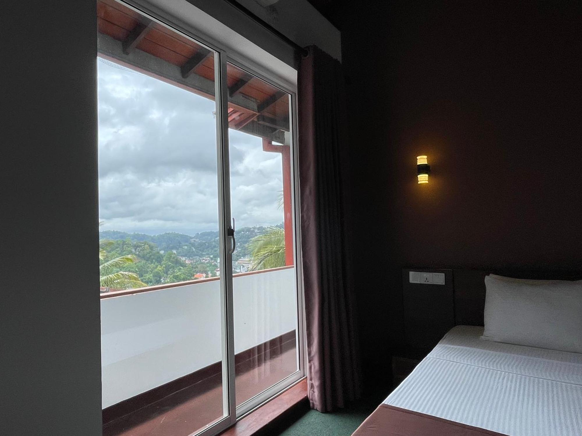 The SkyDeck Kandy Exterior foto